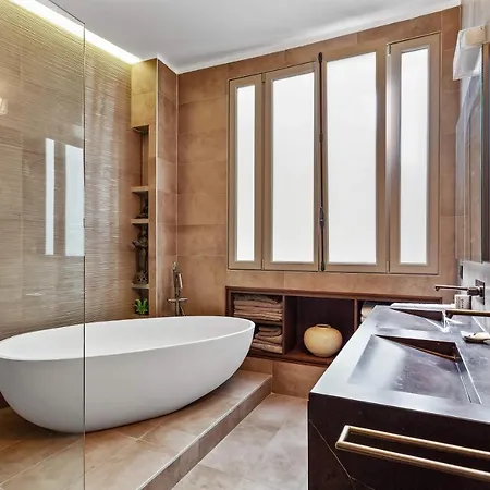 Amazing Notre Dame Apartment *