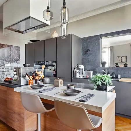 Amazing Notre Dame Apartment *