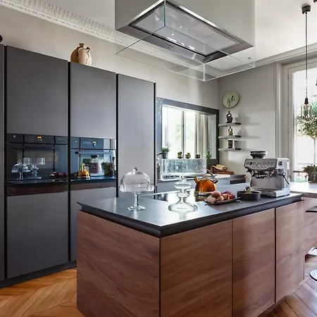 Amazing Notre Dame Apartment *